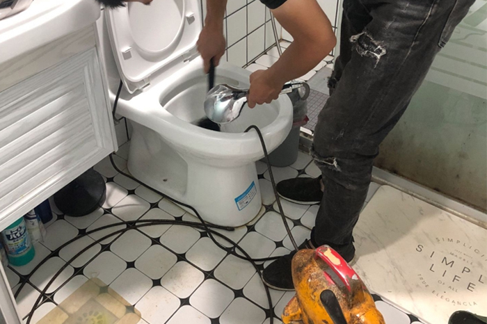 大涌马桶堵塞自己疏通还是找师傅?专业上门服务让你省时更省心
